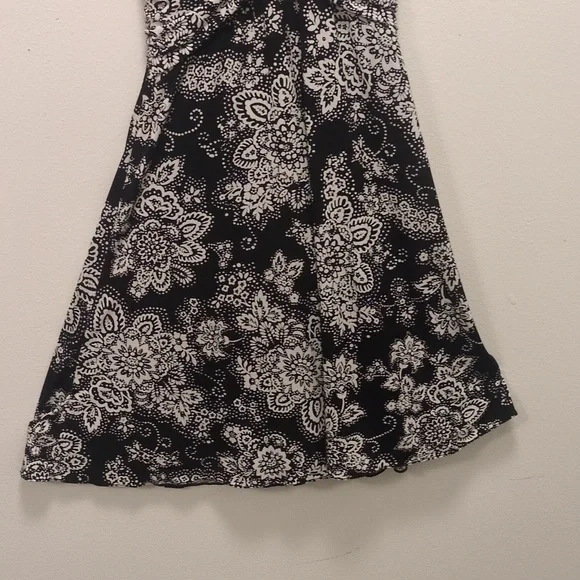 Stunning Halter Dress with Floral Design - Picture 2 of 13